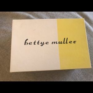 Bettye Muller Red/Brown Heels ❤️